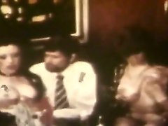 Perfect threesome retro penetrate