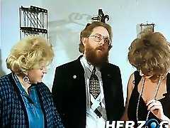 Bearded retro man enjoys a hairy pussy