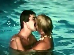 Blondes fucking in retro hardcore